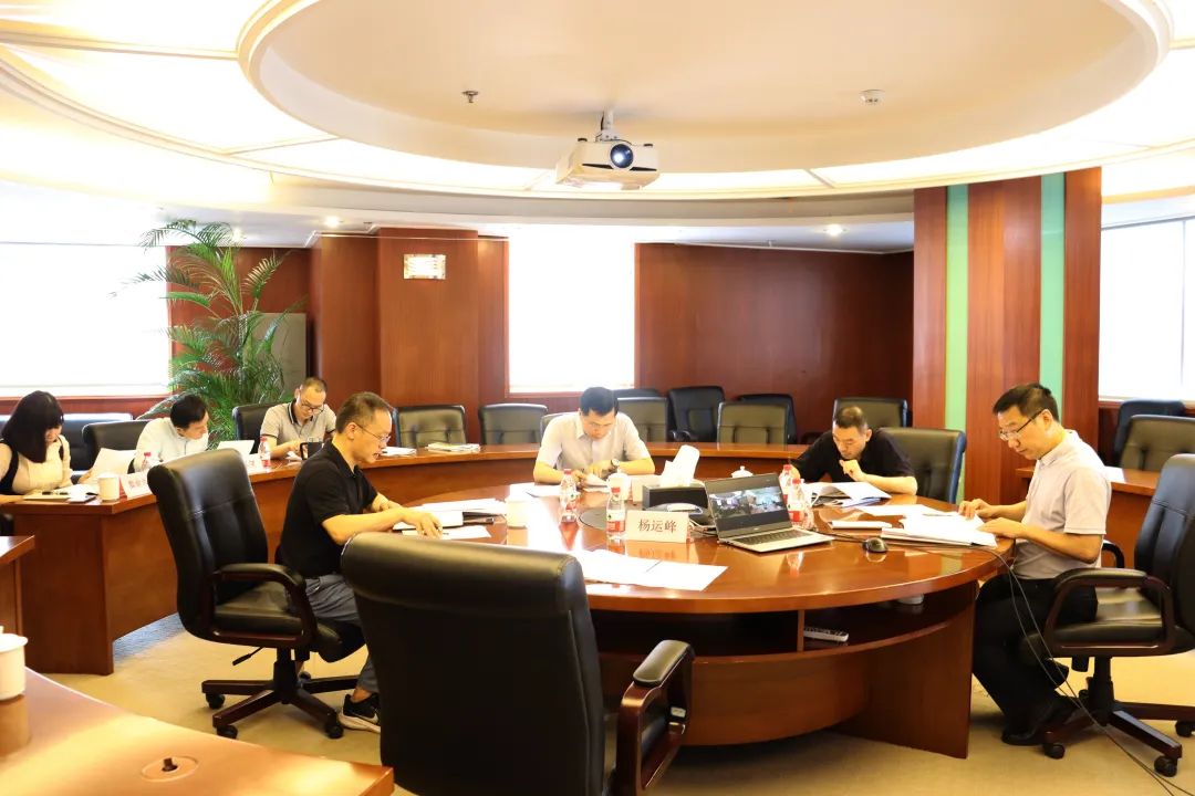 ������ռ��ŵ�ί�����飨����ѧϰ�� ��չѧϰ�᳹�е����ε����ᾫ������